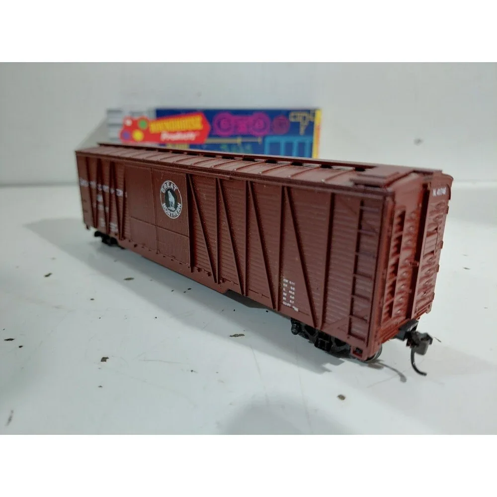 Roundhouse 2121 HO Gauge Model Railroad Great Northern Reefer Car w/Knuckle &Box